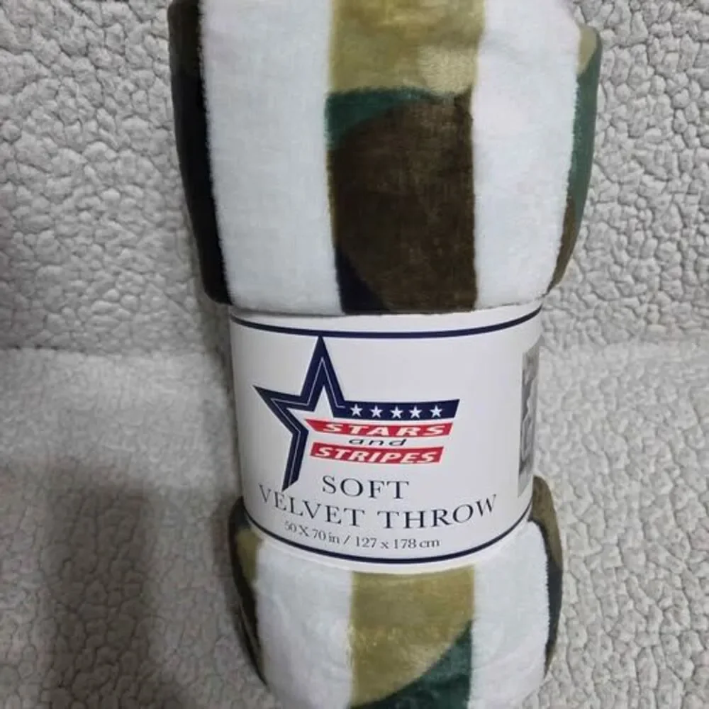 Camo flag soft velvet throw 50x70 inches new in package